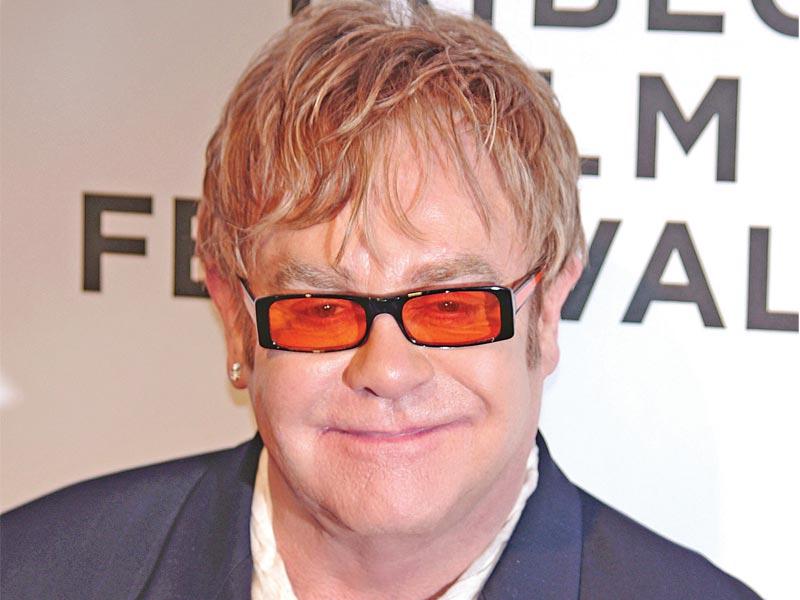 المغني ومؤلف الأغاني البريطاني، إلتون جون