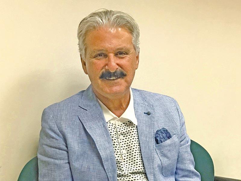 الفنان التشكيلي محمد قمبر