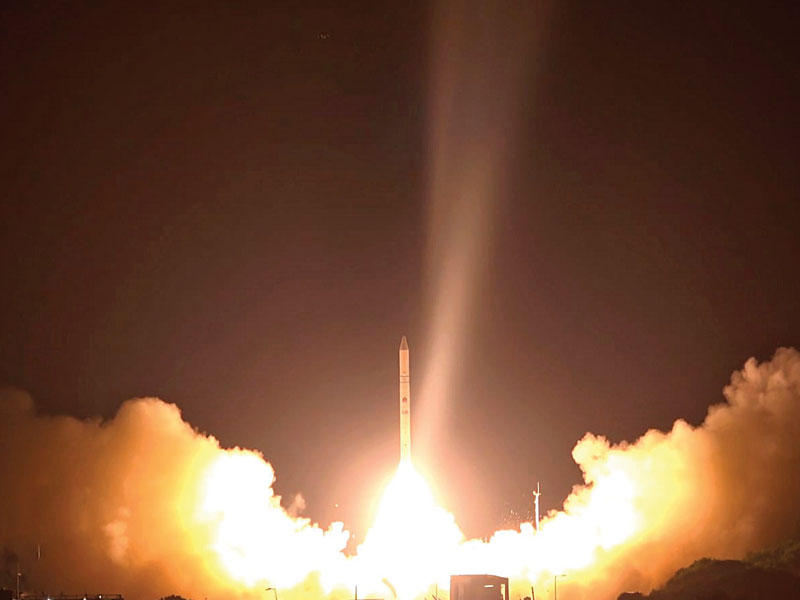 أطلقت إسرائيل امس قمر تجسس جديداً لأغراض المراقبة