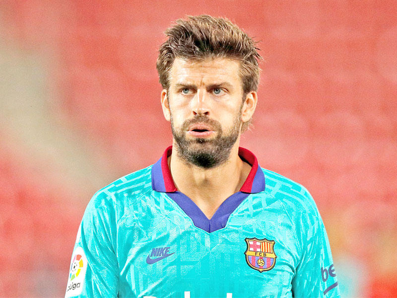 جيرارد بيكيه مدافع برشلونة