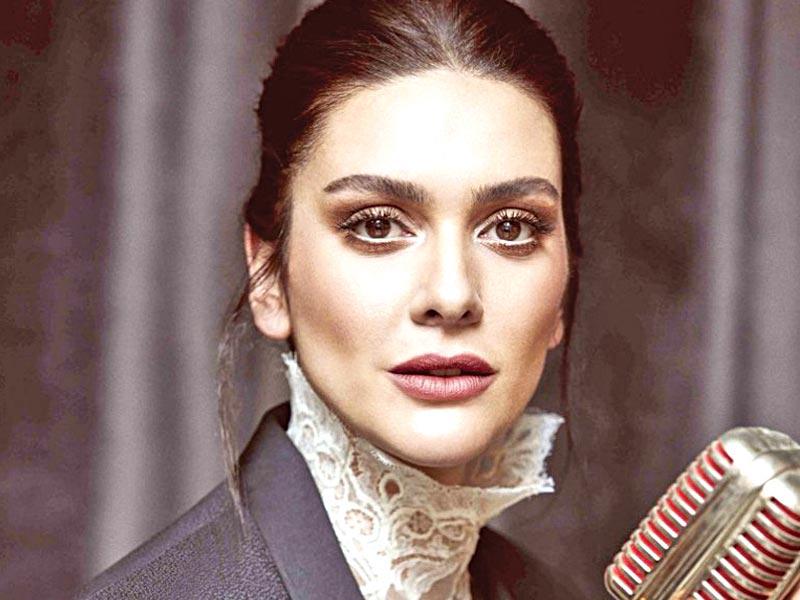 الممثلة التركية ​بيرجوزار كوريل