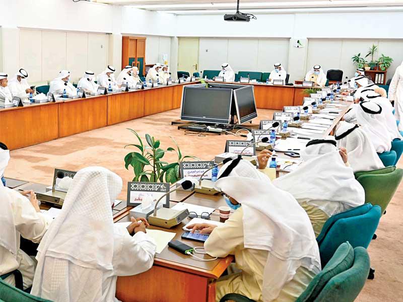 جانب من اجتماع لجنة تحسين بيئة الأعمال