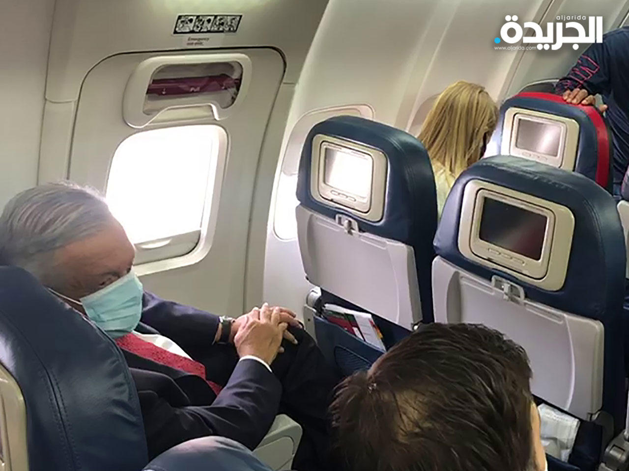 الرئيس المكسيكي مستقلاً الطائرة التجارية 