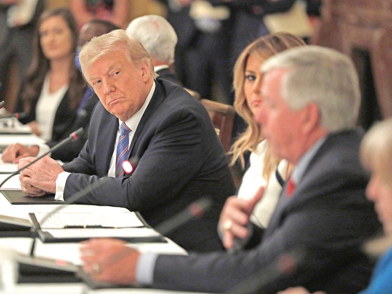 الرئيس دونالد ترامب مشاركاً بحوار في البيت الأبيض لإعادة فتح المدارس أمس الأول (إي بي إيه)