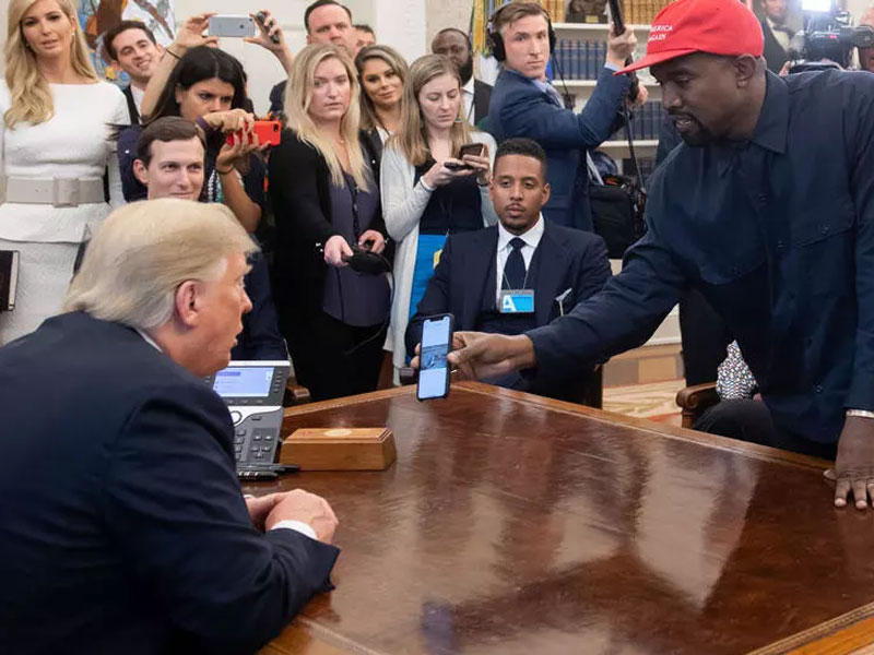 الرئيس الأميركي دونالد ترامب يلتقي مغني الراب كانييه ويست في البيت الأبيض 