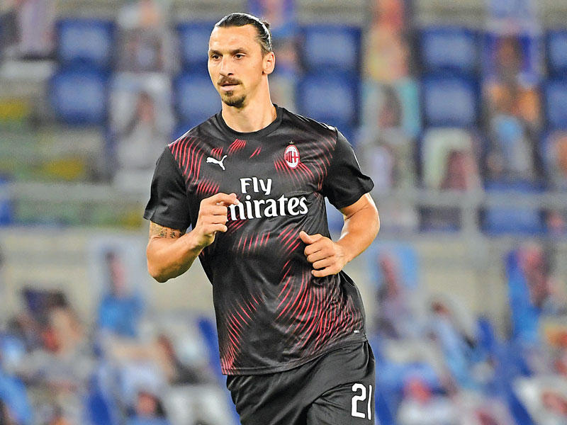 المهاجم السويدي المخضرم زلاتان ابراهيموفيتش