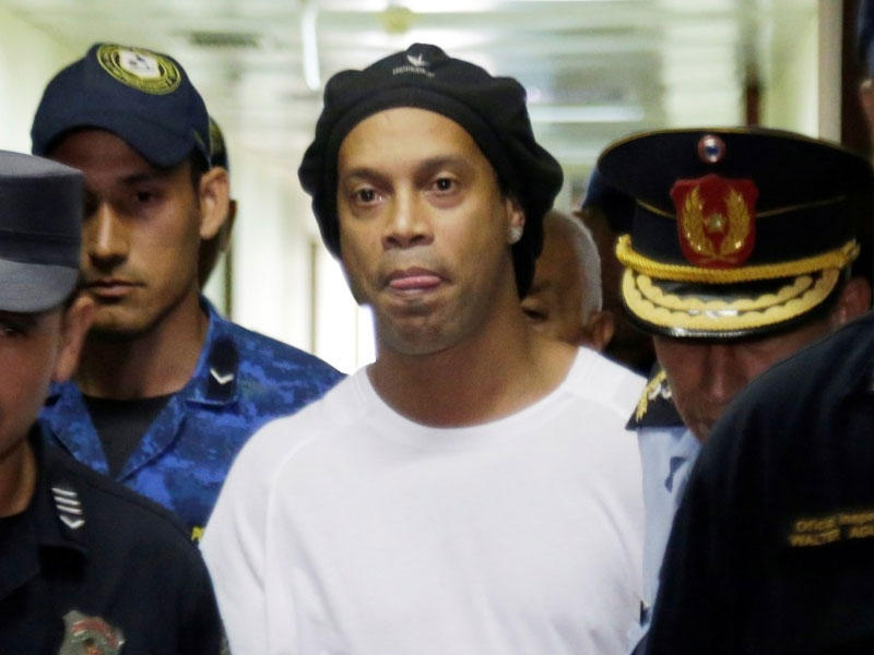 النجم البرازيلي السابق رونالدينيو جاوتشو 