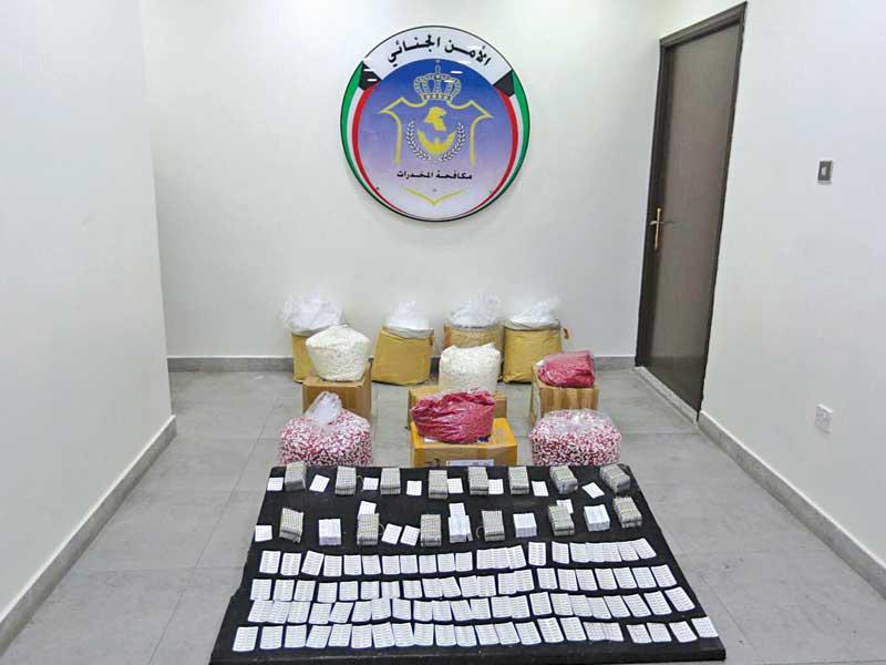 المضبوطات التي عثر عليها بحوزة المتهم 