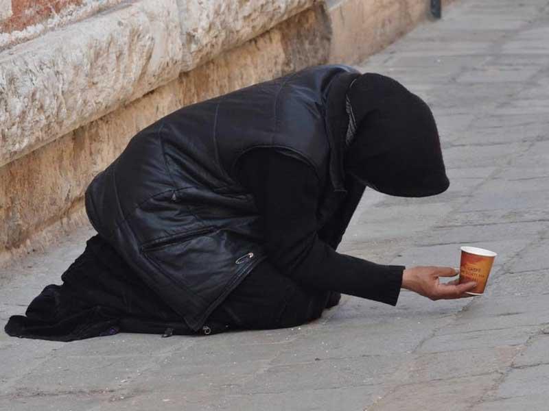 القبض على ثلاث نساء أثناء قيامهن بالتسول