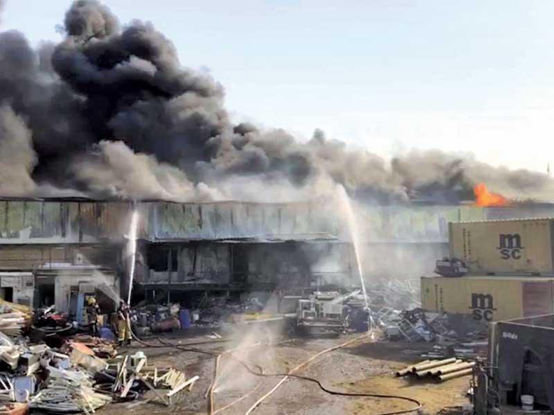 جانب من مكافحة الحريق في أمغرة