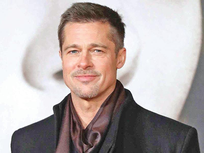 النجم براد بيت