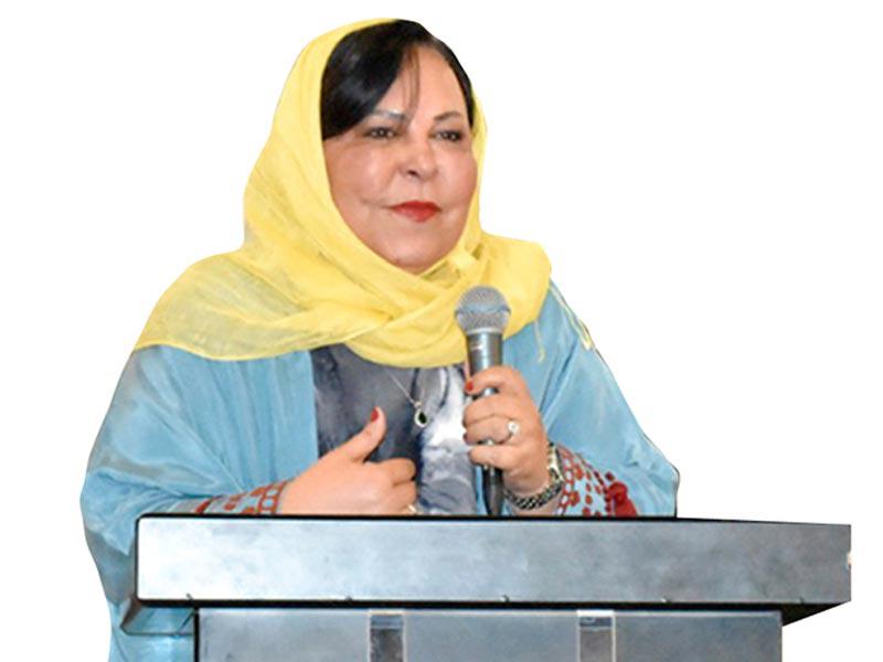 الفنانة التشكيلية السعودية خديجة توفيق حسن مقدم