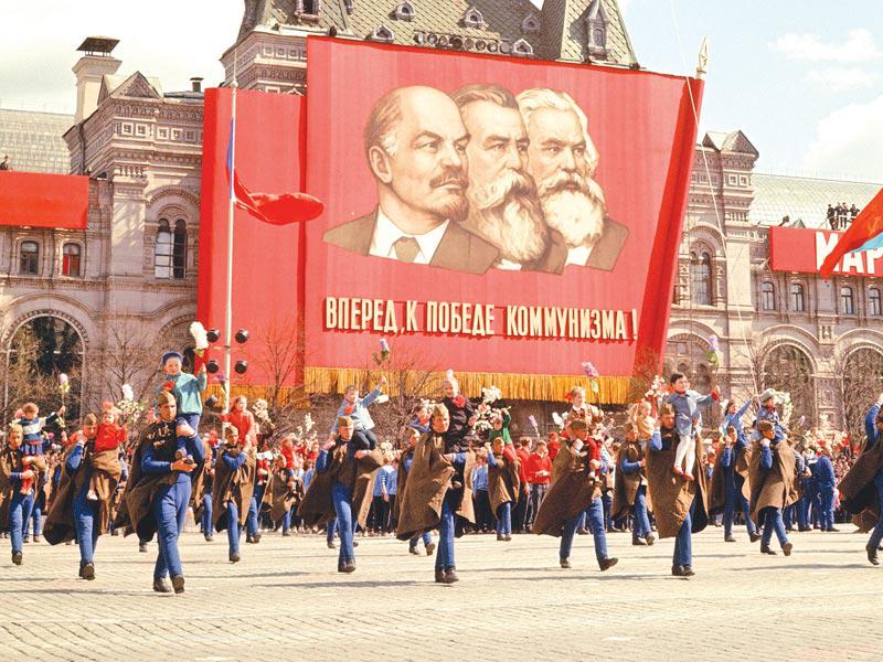 كيف تتفكّك القوى العظمى؟