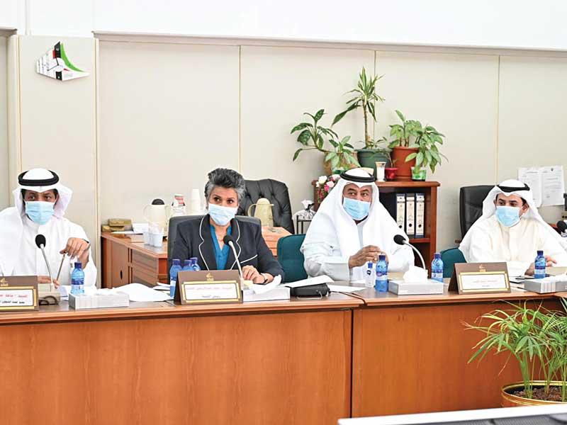 جانب من اجتماع «المالية» أمس