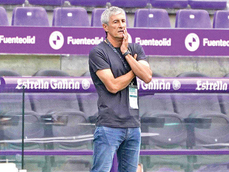 كيكي سيتيين المدير الفني لبرشلونة