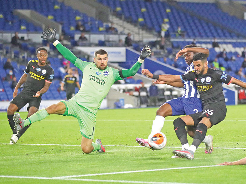 رياض محرز نجم السيتي في محاولة امام مرمى برايتون