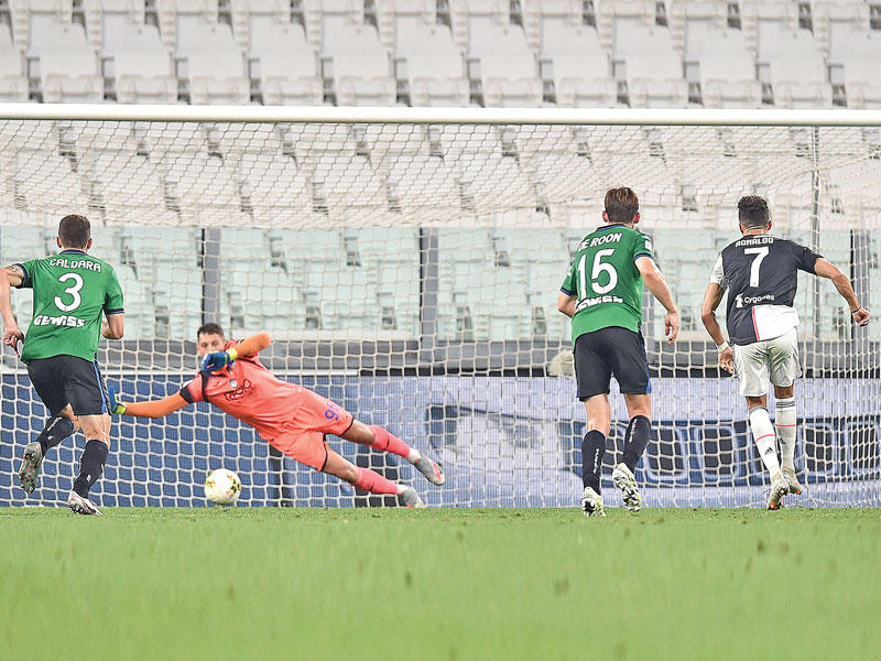 رونالدو نجم يوفنتوس يسجل هدف التعادل الثاني من ركلة جزاء