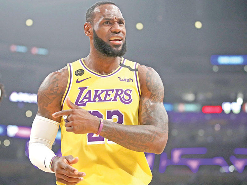 نجم فريق لوس أنجلس ليكرز ليبرون جيمس