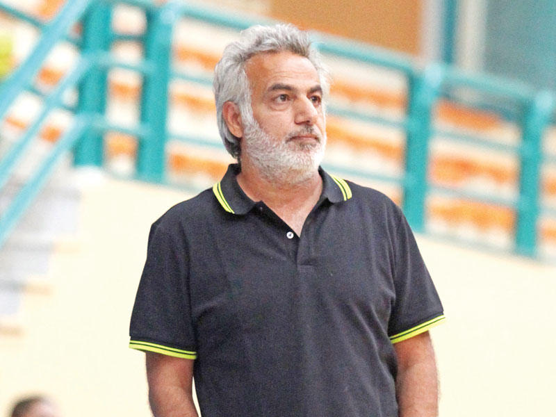 المدرب الوطني للفريق الأول لكرة السلة في نادي القادسية مرتضى السيد