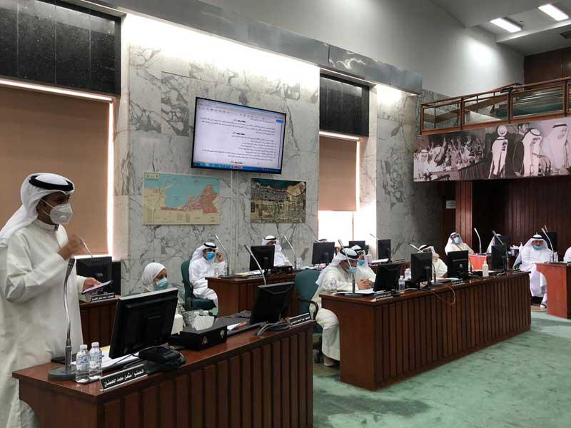 جانب من جلسة البلدي أمس