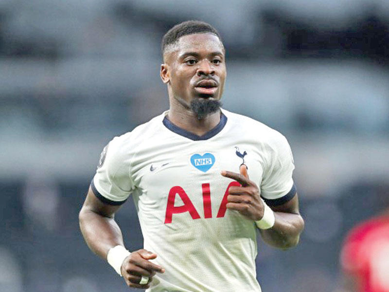 سيرج لاعب نادي توتنهام الإنكليزي لكرة القدم