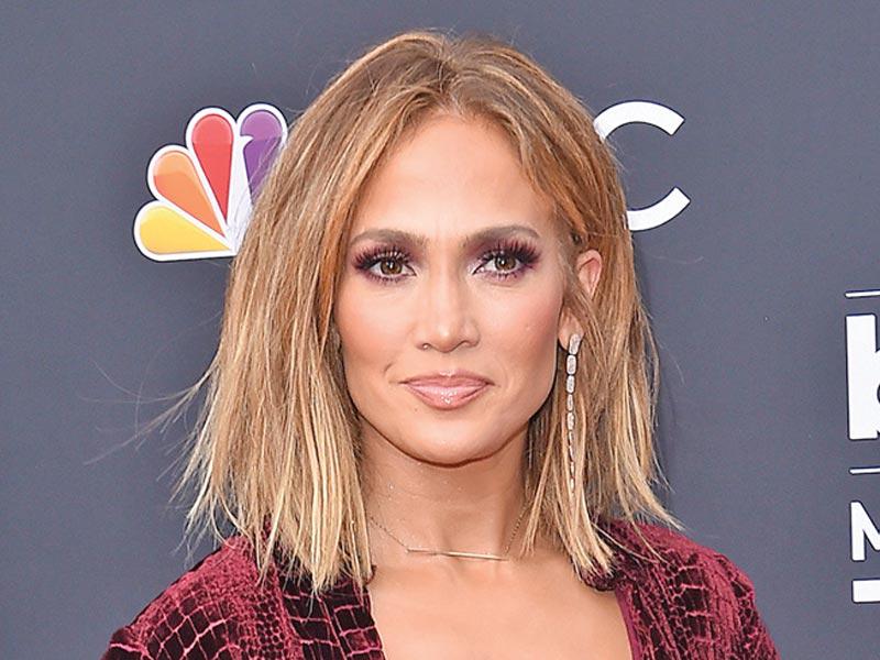 النجمة العالمية ​جنيفر لوبيز​