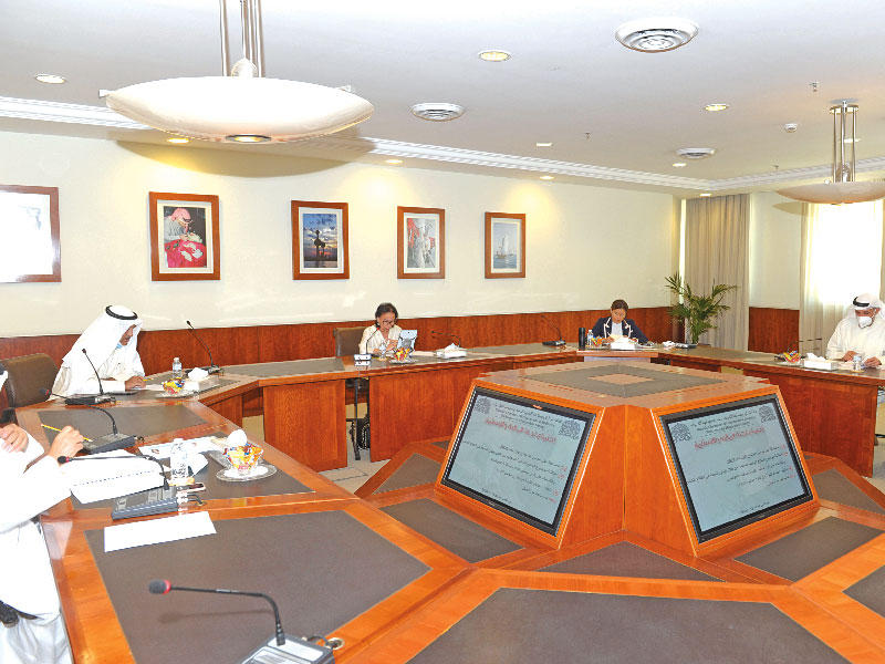 جانب من اجتماع لجنة المالية والاستثمار -غرفة تجارة وصناعة الكويت