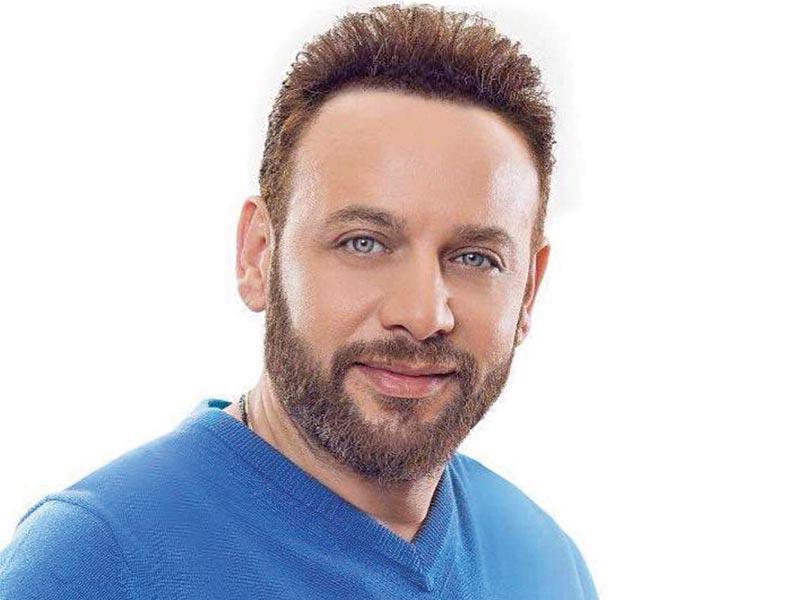 الفنان مصطفى قمر