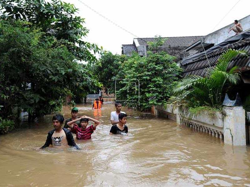 سيول إندونيسيا تقتل 16 شخصاً