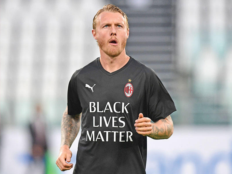 سيمون كاير قائد المنتخب الدنماركي لكرة القدم