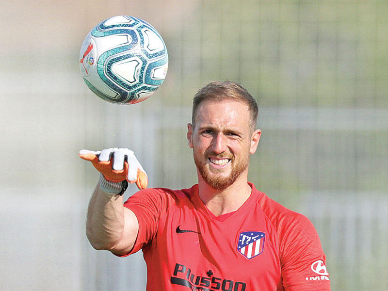 جان أوبلاك حارس فريق أتلتيكو مدريد