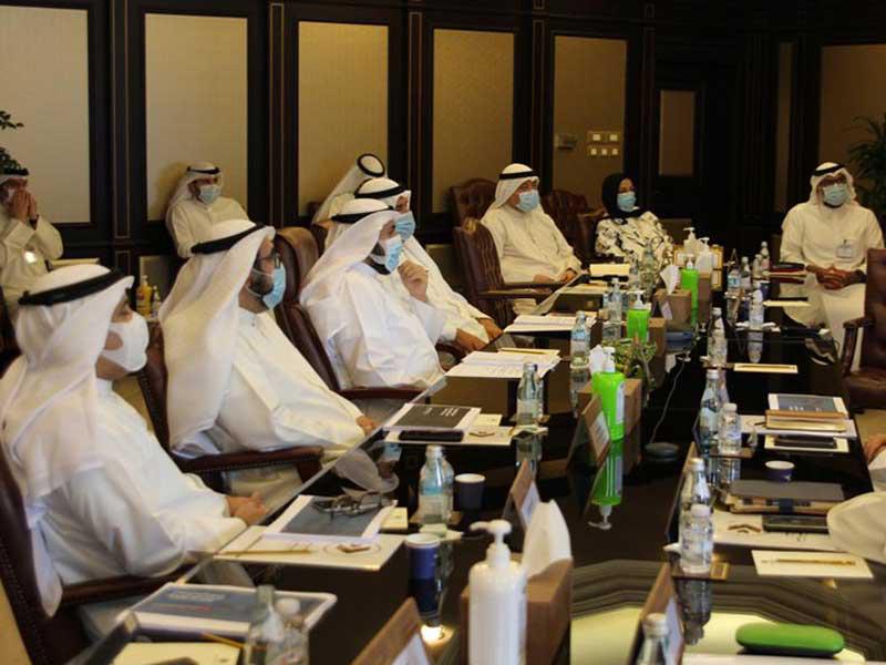  وزير الصحة د. باسل الصباح  خلال لقائه مسؤولي الادارة العامة للطيران المدني أمس