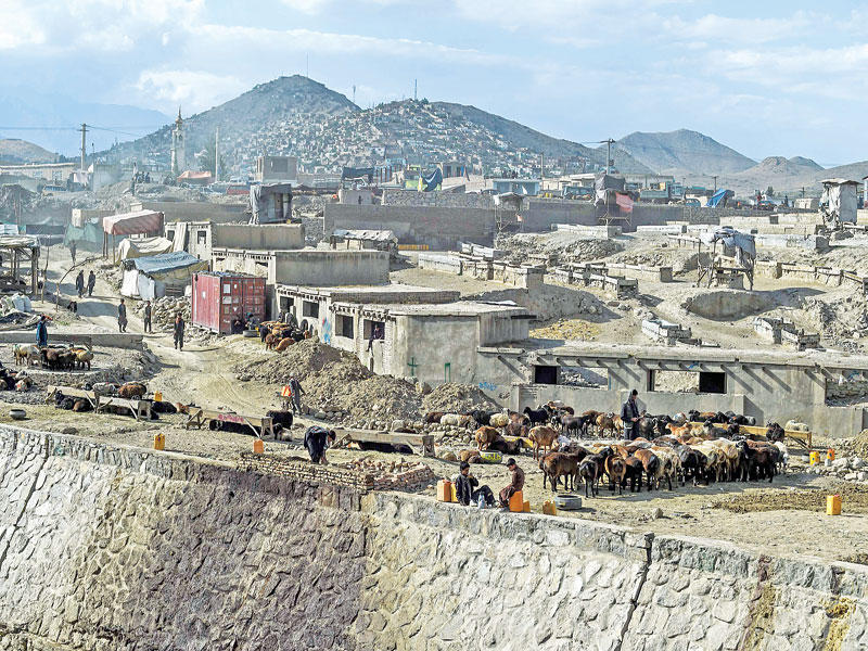  سقوط صاروخين قرب مراسم شارك فيها غني- أفغانستان