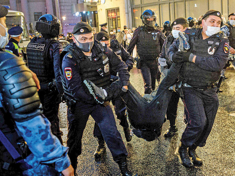 اعتقالات محتجين على استفتاء فلاديمير بوتين 