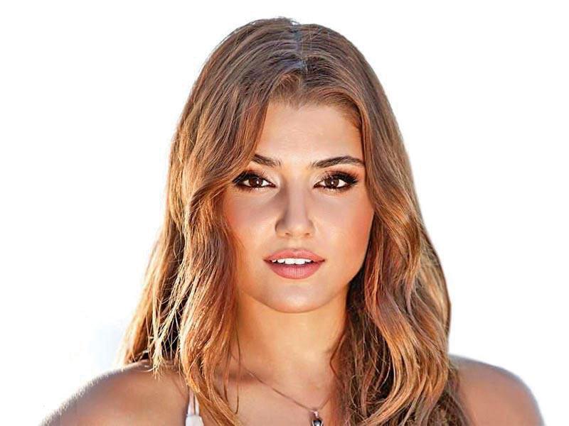 النجمة التركية ​هاندا أرتشيل​