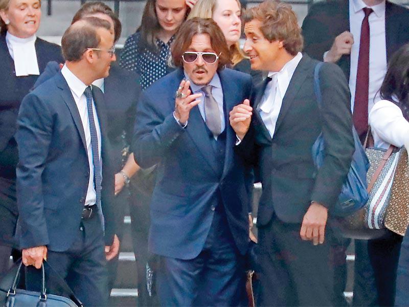 النجم العالمي جوني ديب خلال حضوره جلسة المحاكمة التاسعة 