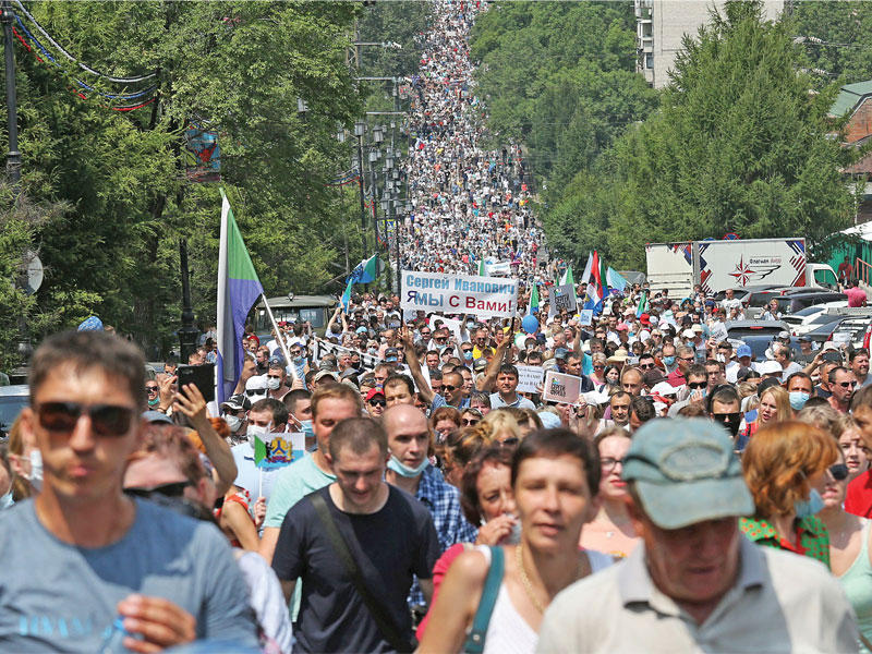 الآلاف يتظاهرون دعماً لحاكم مدينة خاباروفسك في أقصى شرق روسيا