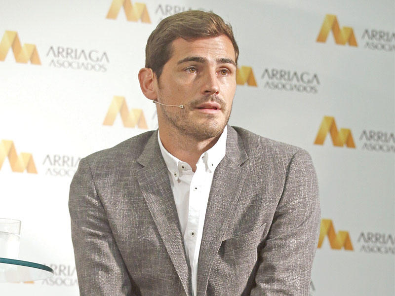 حارس المرمى السابق إيكر كاسياس 