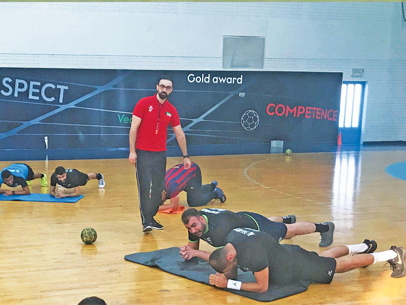 المدرب الوطني د. أحمد فولاذ يشرف على التدريب