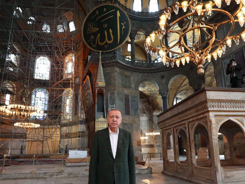 الرئيس رجب طيب إردوغان يقوم بزيارة رمزية لـ «آيا صوفيا»