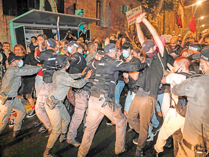 محتجين حول مقر إقامة نتنياهو في القدس