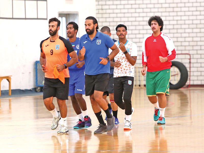 جانب من تدريبات فريق كاظمة لكرة اليد ( تصوير جورج رجي)