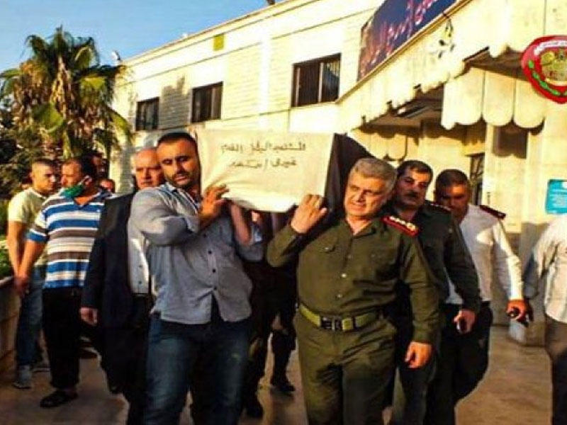 جثمان مدير ناحية الحراك شمال شرق درعا الرائد غيدق اسكندر 