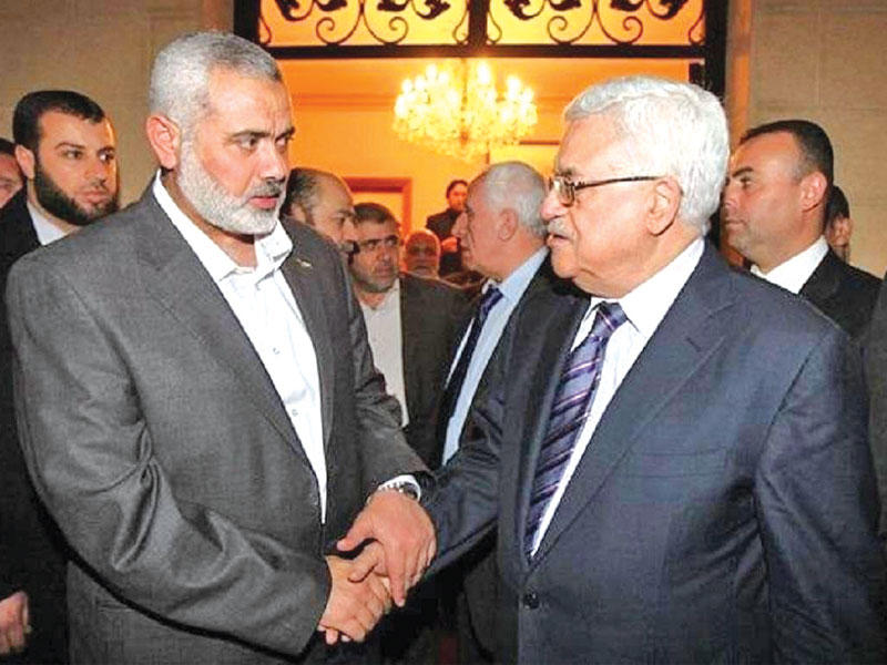 محمود عباس مصافحا إسماعيل هنيةn