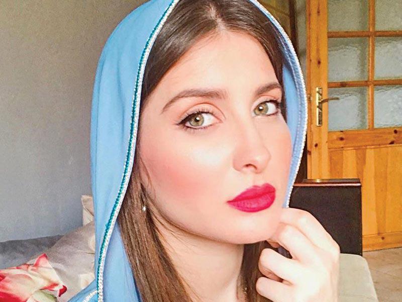 الفنانة الجزائرية كنزة مرسلي