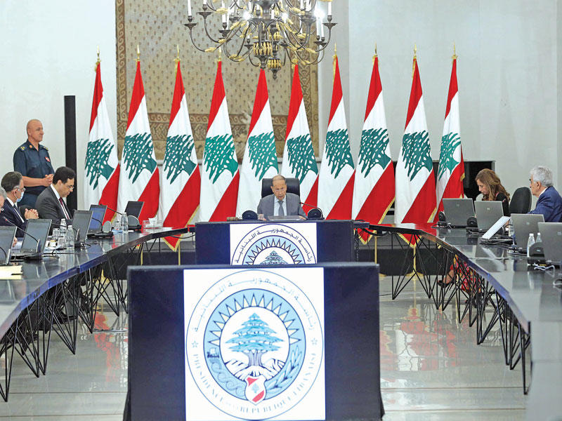 عون مترئساً جلسة مجلس الوزراء أمس (دالاتي ونهرا)