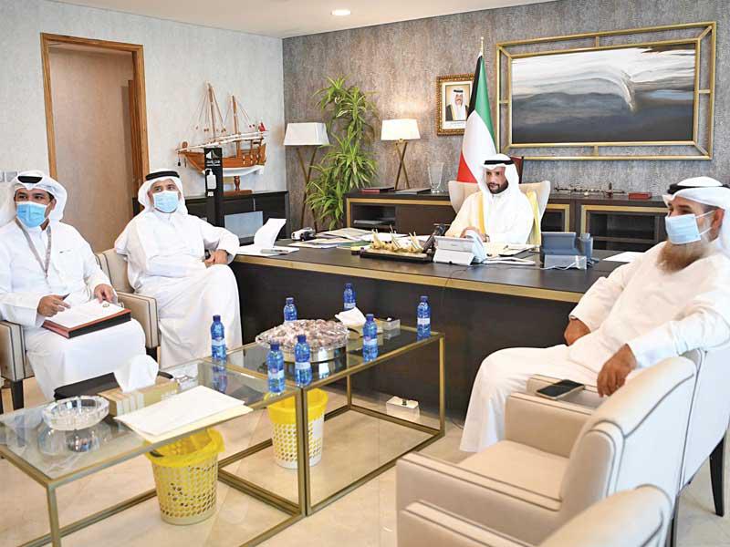 رئيس مجلس الأمة مرزوق الغانم خلال مشاركته باجتماع رؤساء البرلمان الخليجية عبر تقنية الاتصال المرئي