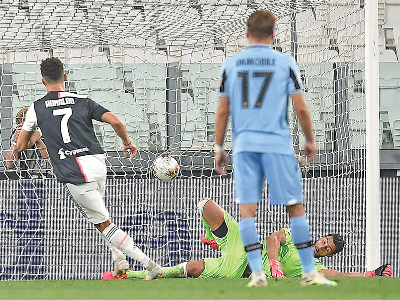 رونالدو نجم يوفنتوس يسجل هدفا في مرمى لاتسيو