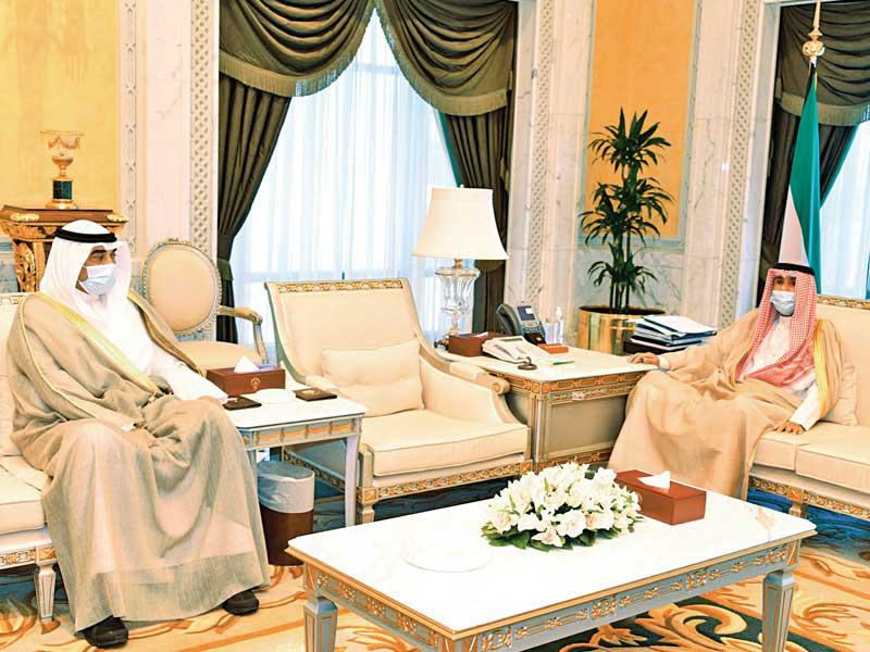  سمو ولي العهد الشيخ نواف الأحمد مستقبلاً سمو رئيس مجلس الوزراء الشيخ صباح الخالد أمسn