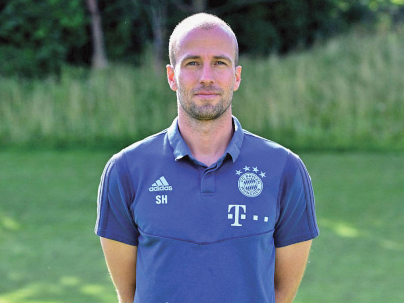 سيباستيان هونيس نجل ديتر هونيس مهاجم المنتخب الألماني السابق